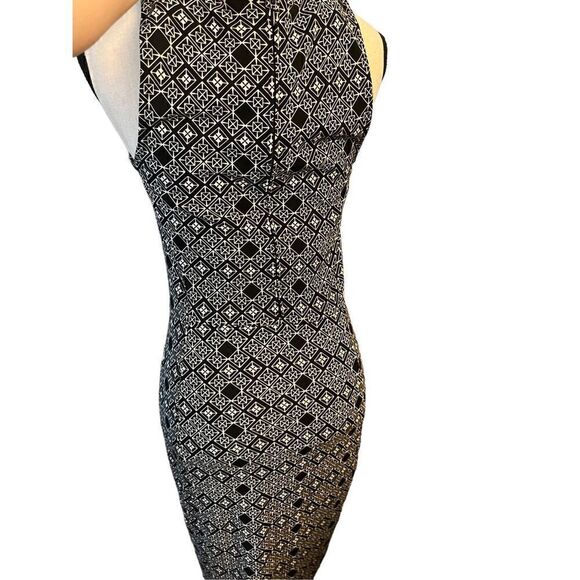 H & M black and white diamond patterndress, size small/petite, zipper back, good - Picture 3 of 4